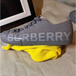 Men’s size 42 Burberry converse style shoes